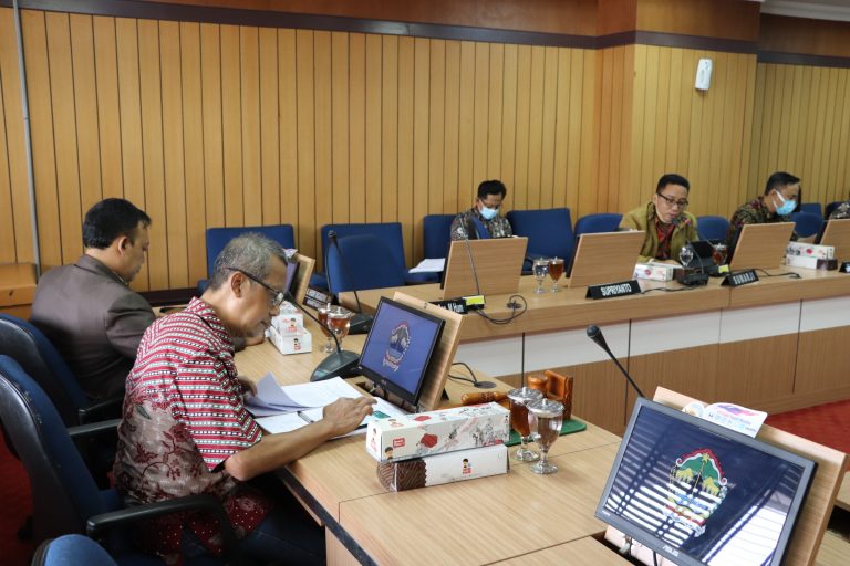 Pansus Gelar Rapat Penyempurnaan Raperda CMJT