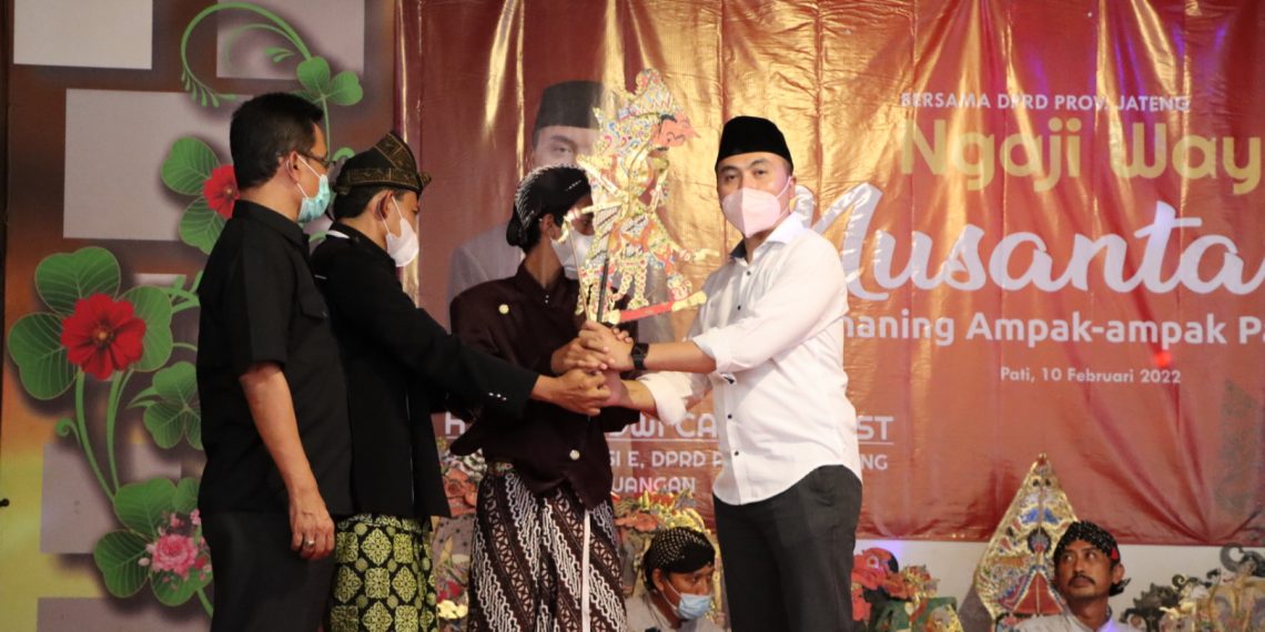 MEDIA TRADISIONAL: Ngaji Wayang, Media Syiar Tanpa Tinggalkan Budaya