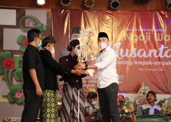MEDIA TRADISIONAL: Ngaji Wayang, Media Syiar Tanpa Tinggalkan Budaya