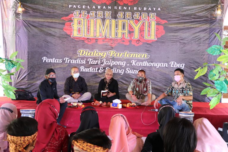 MEDIA TRADISIONAL: Seni Budaya Bumiayu Brebes Harus Terus Dijaga