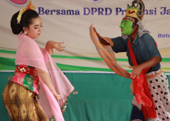 MEDIA TRADISIONAL: Kesenian Lengger Batang Perlu Diperkenalkan