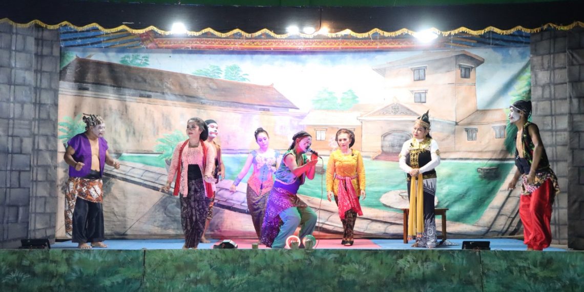 MEDIA TRADISIONAL: Pamor Ketoprak Harus Moncer