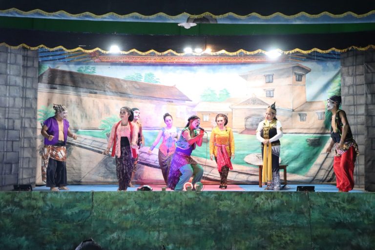 MEDIA TRADISIONAL: Pamor Ketoprak Harus Moncer
