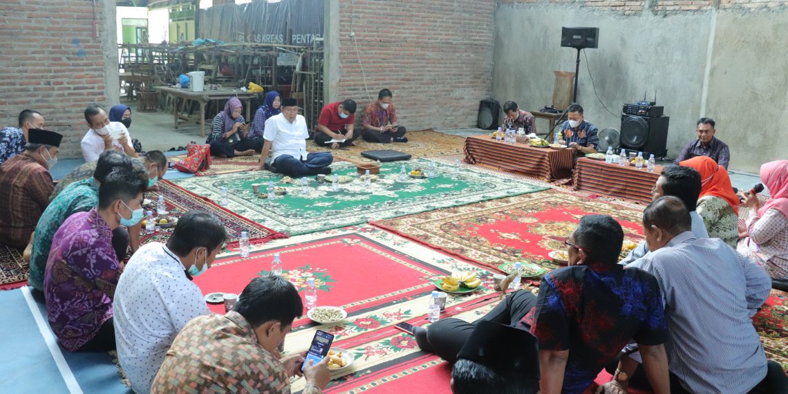 Komisi B Kunjungi Klaster Tenun Limo