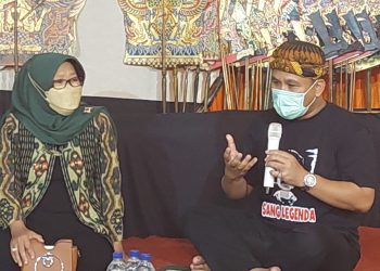 MEDIA TRADISIONAL: Wayang Golek Santri Asli Tegal sebagai Tontonan & Tuntunan