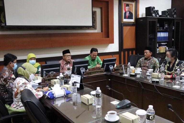 Komisi E Perdalam Materi Raperda Ketenagakerjaan di Jatim