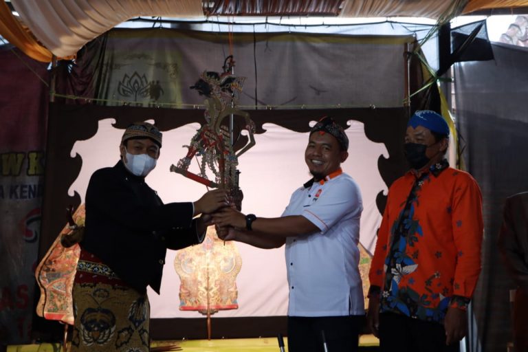 MEDIA TRADISIONAL: Udar Rasa Pementasan Wayang Berdaptasi dengan Zaman