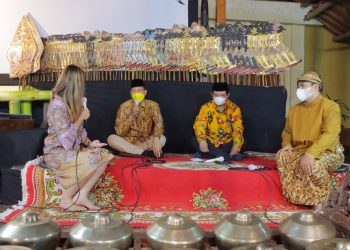 MEDIA TRADISIONAL: Dalang Ki Bagong Kolaborasikan Wayang dan Teknologi