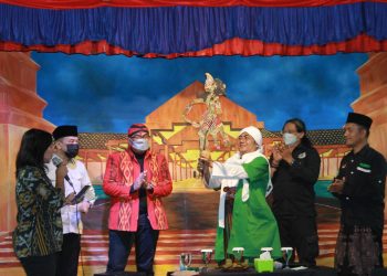 MEDIA TRADISIONAL: Andang Teladani Ketokohan Ki Ageng Bangsri