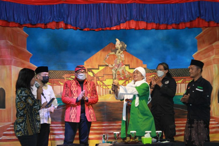 MEDIA TRADISIONAL: Andang Teladani Ketokohan Ki Ageng Bangsri