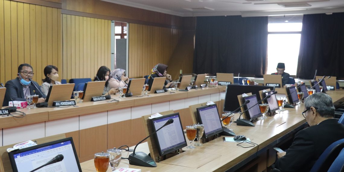 Komisi B Pertajam Bahasan Raperda Balai
