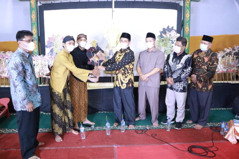 MEDIA TRADISIONAL: Kaum Muda Harus Mau Belajar Seni & Budaya