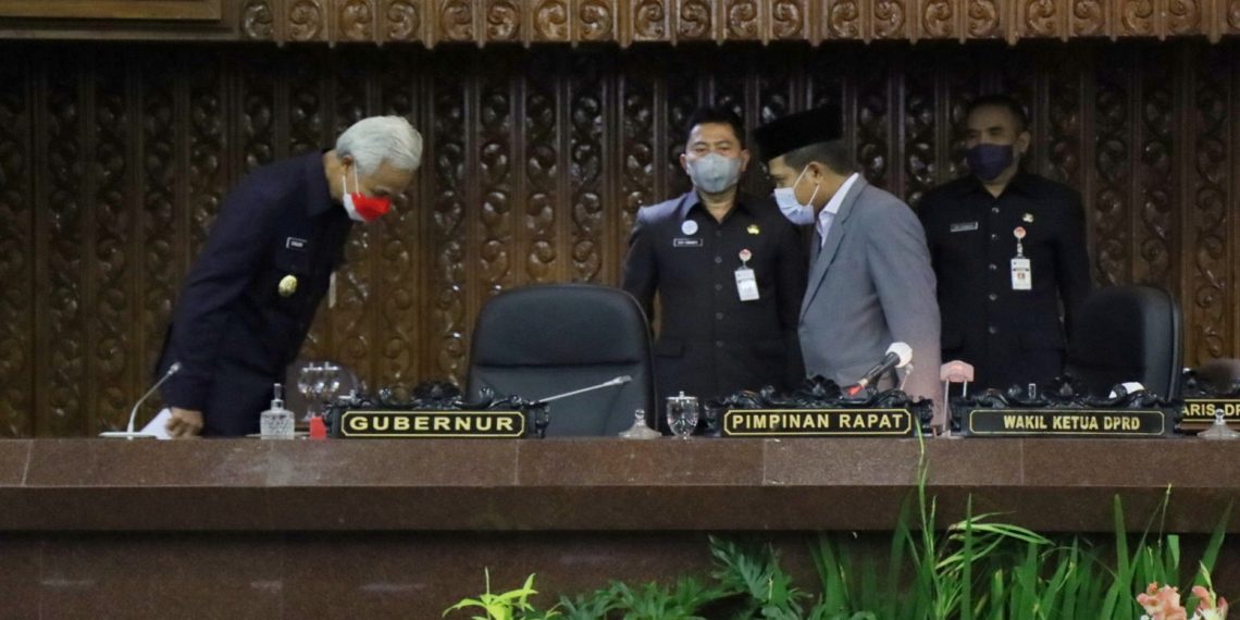 RAPAT PARIPURNA: Raperda APBD 2021 & Raperda Perubahan Bentuk Hukum CMJT