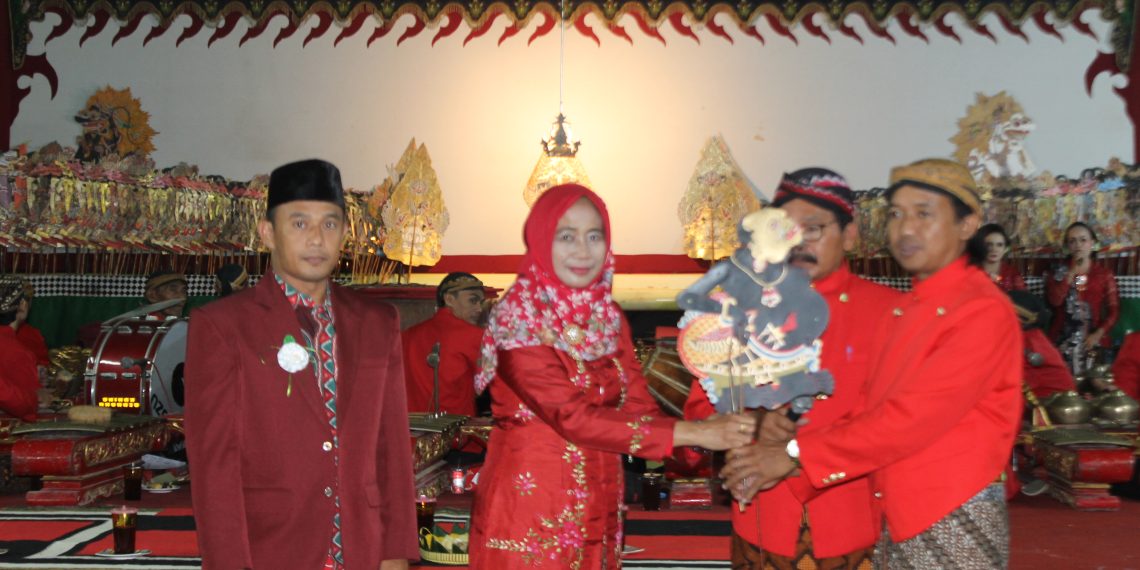 MEDIA TRADISIONAL : “Semar Mbangun Kahyangan” Nilai Filosofi dari Kepemimpinan