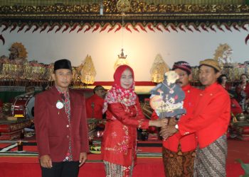 MEDIA TRADISIONAL : “Semar Mbangun Kahyangan” Nilai Filosofi dari Kepemimpinan