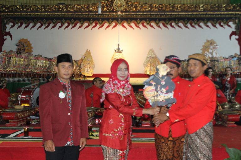 MEDIA TRADISIONAL : “Semar Mbangun Kahyangan” Nilai Filosofi dari Kepemimpinan
