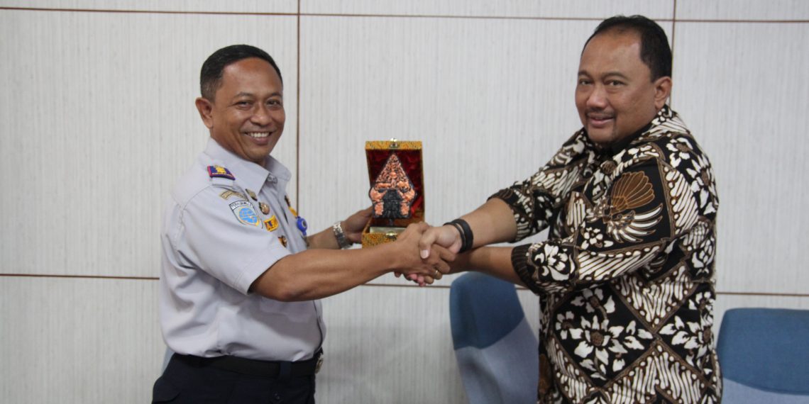 Komisi D Jajaki Pengelolaan Angkutan Umum Massal Kota Cirebon