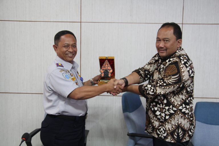 Komisi D Jajaki Pengelolaan Angkutan Umum Massal Kota Cirebon
