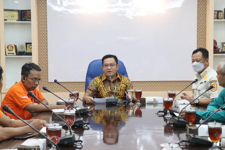 Buruh Diskusikan Masalah Ketenagakerjaan di Gedung Berlian