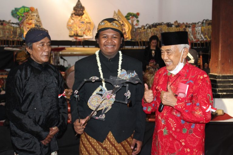 MEDIA TRADISIONAL: Soetjipto Berpesan Jaga dan Rawat Pancasila