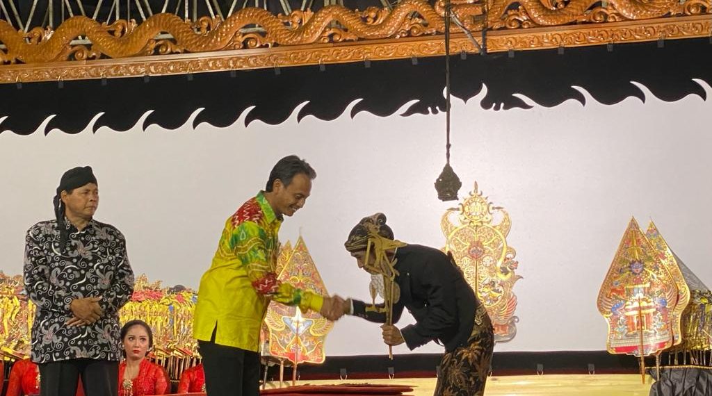 MEDIA TRADISIONAL: Tradisi Apitan di Pati Patut Dilanjutkan