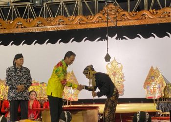 MEDIA TRADISIONAL: Tradisi Apitan di Pati Patut Dilanjutkan