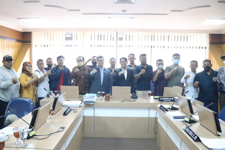 Warga Papua Audiensi ke Gedung Berlian
