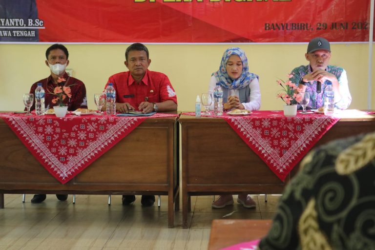 SOSIALISASI NON-PERDA: Pemerintah Jaga Stok dan Harga Kepokmas di Pasar Tradisional