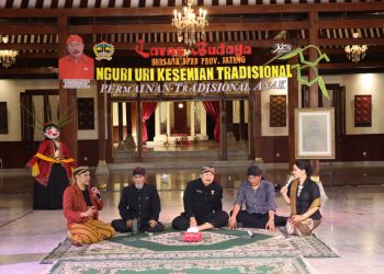 MEDIA TRADISIONAL: Dolanan Anak, Media Permainan Ajarkan Budi Pekerti