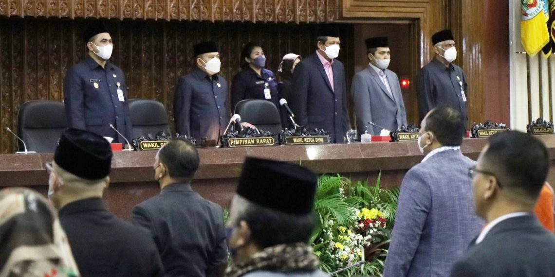 RAPAT PARIPURNA: Penjelasan Gubernur mengenai Raperda Pesantren