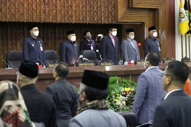 RAPAT PARIPURNA: Penjelasan Gubernur mengenai Raperda Pesantren