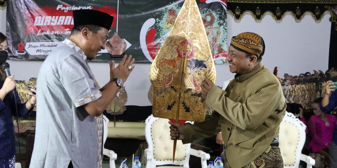 MEDIA TRADISIONAL: Terus Lestarikan Wayang Kulit di Bumi Kartini