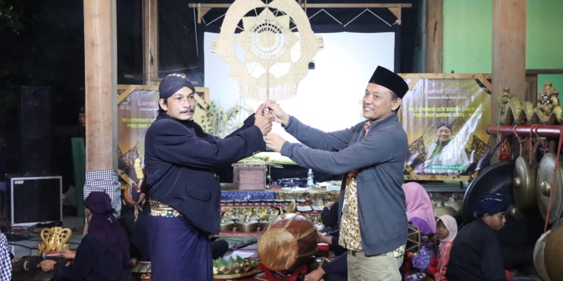 MEDIA TRADISIONAL: Wayang Alang-Alang, Membumikan Budaya Lasem