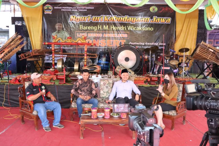 MEDIA TRADISIONAL: Inovasi Seni Boleh tapi Jangan Tinggalkan Pakem