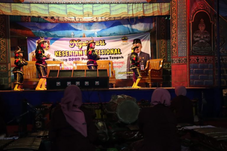 MEDIA TRADISIONAL: Masyarakat Purworejo Masih Gemari Tari Dolalak