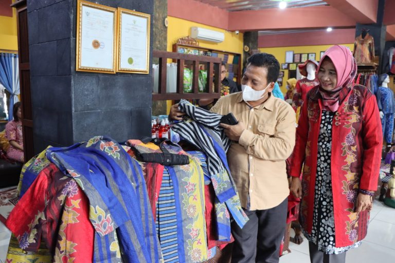 Komisi B Pantau Perajin Lurik Klaten 