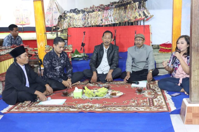 MEDIA TRADISIONAL: Profesi Dalang Harus Dilestarikan