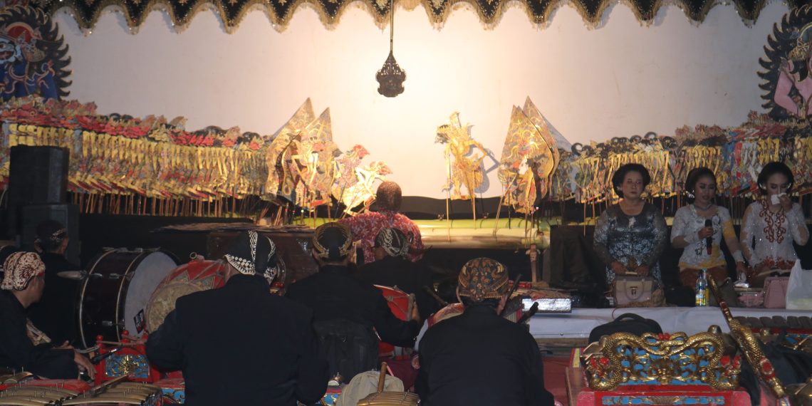 MEDIA TRADISIONAL: Wayang Kulit Perlu Terus Dijaga & Dilestarikan