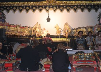 MEDIA TRADISIONAL: Wayang Kulit Perlu Terus Dijaga & Dilestarikan 