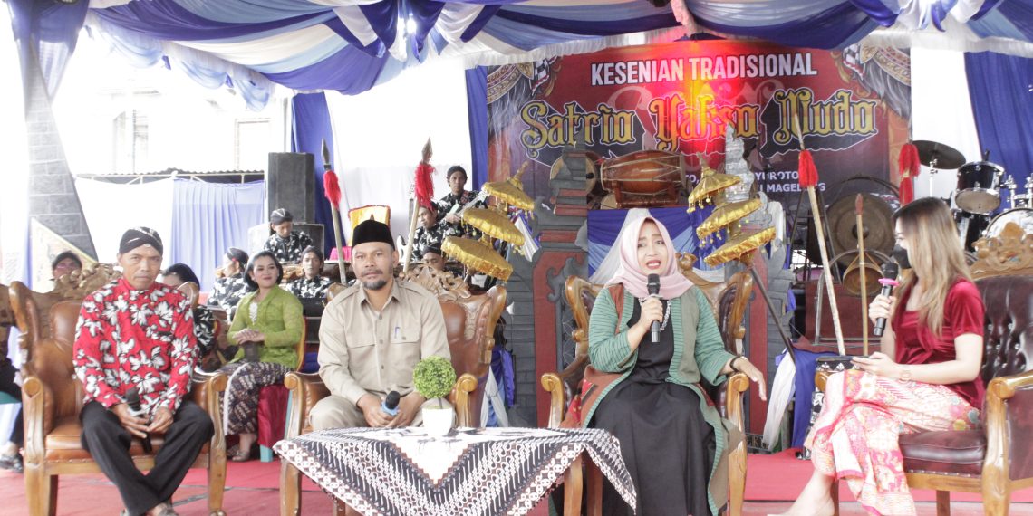 MEDIA TRADISIONAL: Dua Tarian Topeng Ireng dan Grasak Banteng Wareng Andalan Sawangan