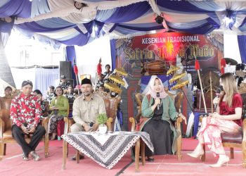 MEDIA TRADISIONAL: Dua Tarian Topeng Ireng dan Grasak Banteng Wareng Andalan Sawangan