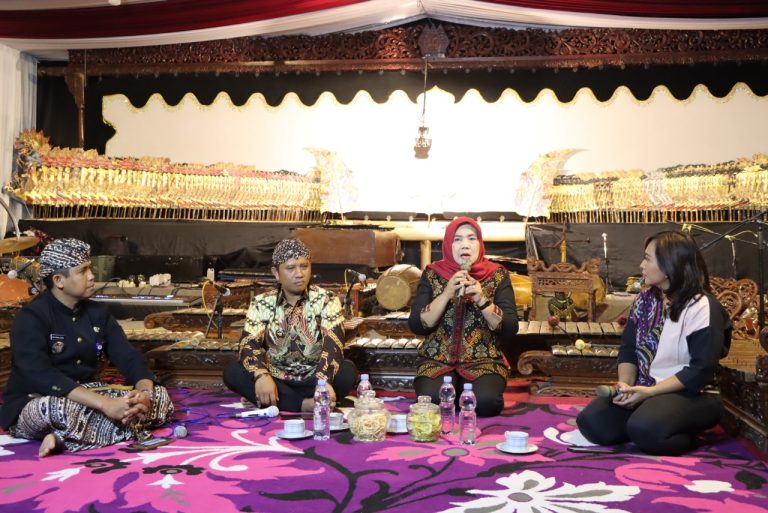 MEDIA TRADISIONAL : Ruwat untuk Rawat Bumi