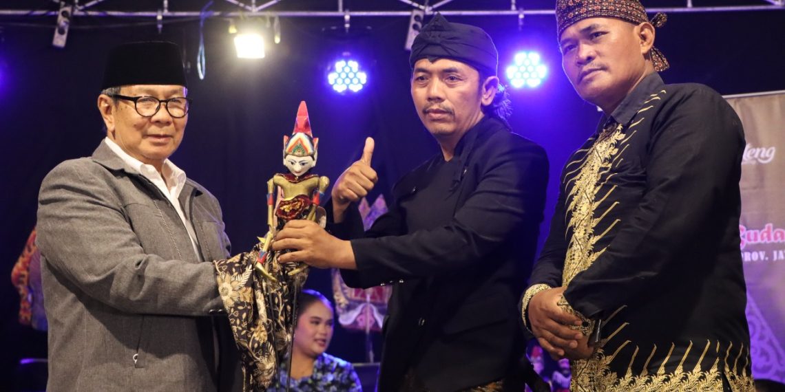 MEDIA TRADISIONAL: Wayang Golek Tetap Laris Diminati Masyarakat