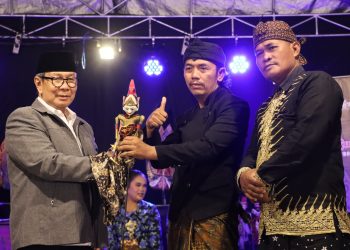 MEDIA TRADISIONAL: Wayang Golek Tetap Laris Diminati Masyarakat