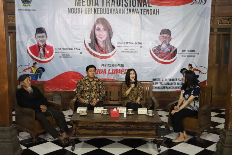 MEDIA TRADISIONAL: Kesenian Kuda Lumping di Kendal Jangan Hilang