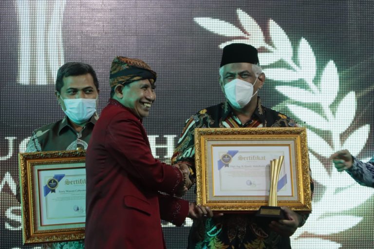 Pimwan Sabet Award dari Jawa Pos Radar Semarang