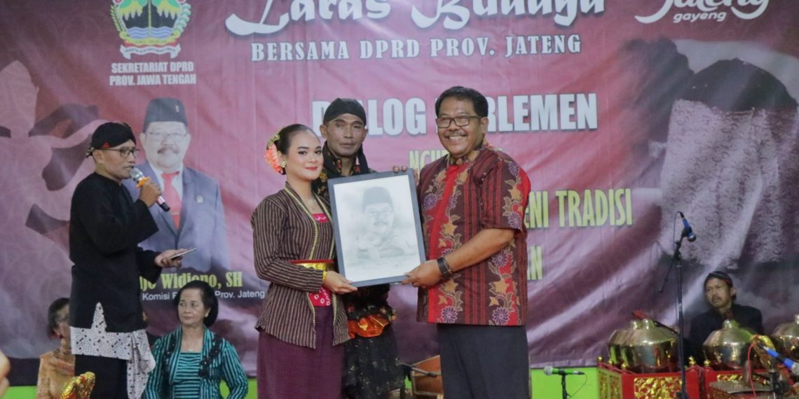 MEDIA TRADISIONAL: Terus Kembangkan Tari Sintren dan Tari Renggong Manis