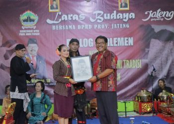 MEDIA TRADISIONAL: Terus Kembangkan Tari Sintren dan Tari Renggong Manis