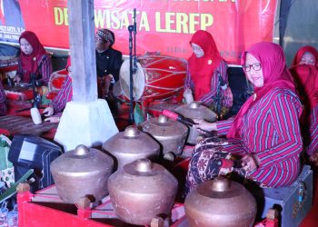 MEDIA TRADISIONAL: Masyarakat Masih Menikmati Seni Karawitan Desa Lerep 