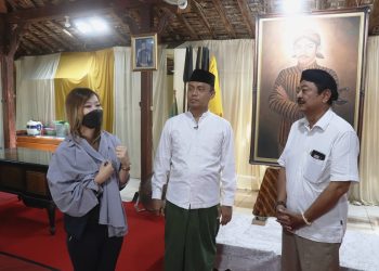 DIALOG PROAKTIF: Wisata Religi Ungkit Perekonomian Jateng